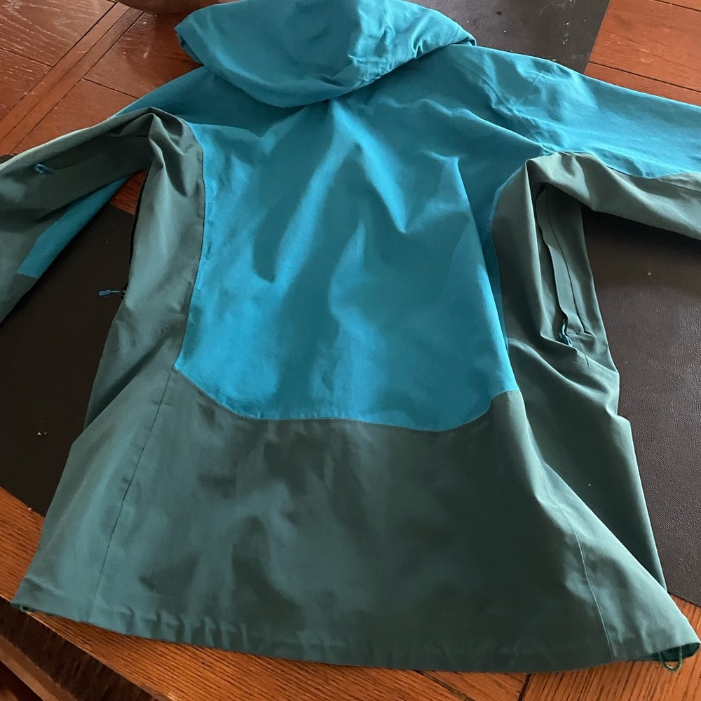 REI women’s raincoat Size large